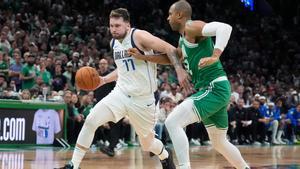 Luka Doncic, en uno de los partidos de su equipo contra Boston Celtics