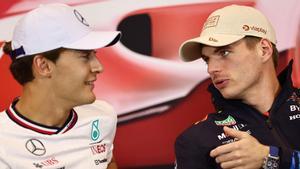 George Russell, piloto de Mercedes, junto a Max Verstappen en la rueda de prensa del Gran Premio de Mónaco