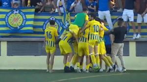 Los jugadores del Atlètic Sant Just celebrando el ascenso a la Lliga Elit