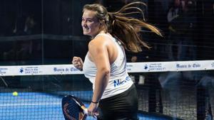 Laia Rodríguez celebra el triunfo ante Delfi y Bea, el más importante de su carrera