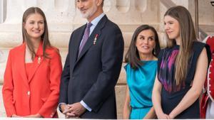 Este ha sido el look elegido por Letizia para los actos del X aniversario de proclamación de S. M. el rey Felipe VI