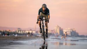 Juan Dual durante un entrenamiento con la bicicleta, una de sus grandes pasiones