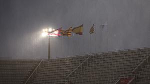 La intensa tormenta que cae sobre Barcelona. Así está el Estadi Olímpic de Montjuic, en imágenes.