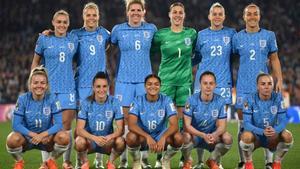 Millie Bright (6), junto a sus compañeras de la selección inglesa femenina de fútbol