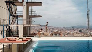 Bañarse con una de las mejores panorámicas de la ciudad es posible en las Piscines Municipals de Montjuïc