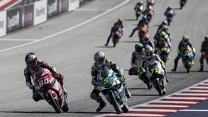 David Alonso (#80), en cabeza de una carrera de Moto3.