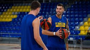 Willy Hernangómez, junto a Joel Parra en un entrenamiento