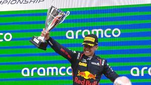 Arvin Lindblad, tras vencer en la carrera de Fómrula 3 en el Circuit de Barcelona-Catalunya