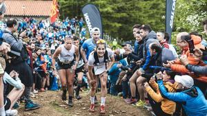 Malen Osa con una sonrisa durante la subida de Sancti Spiritu en la maratón Zegama - Aizkorri